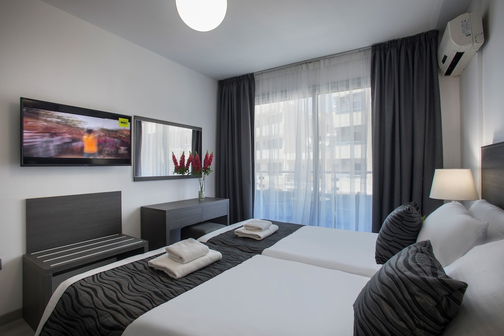 Blazer Residence 8/56