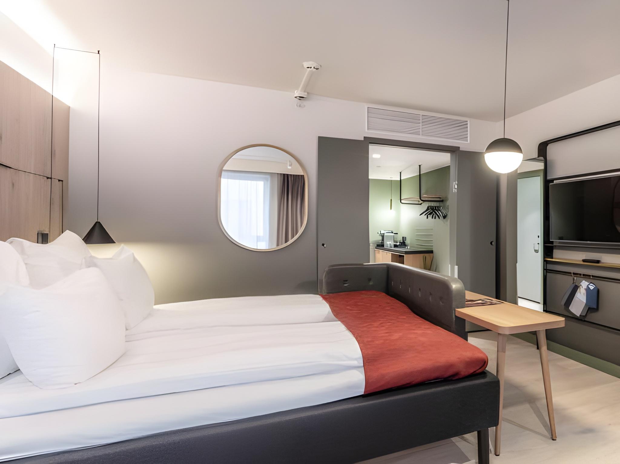 Room, King Bed, Large