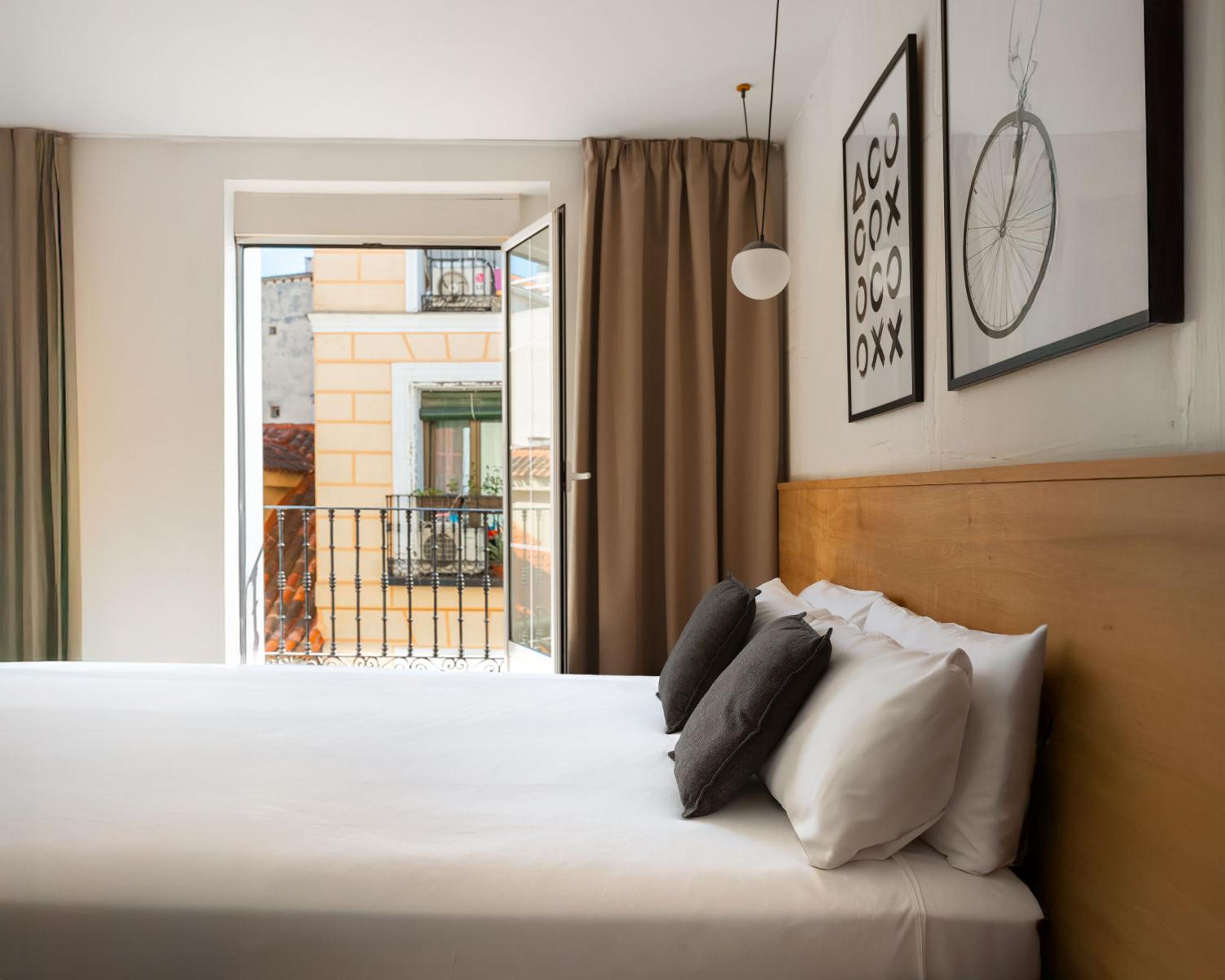 Semi Basement, Studio, Queen Bed, Sofa