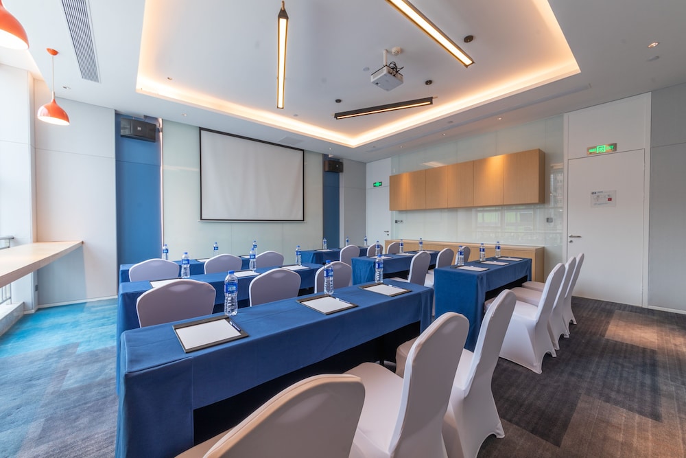 Holiday Inn Express Dongguan Humen 20/25