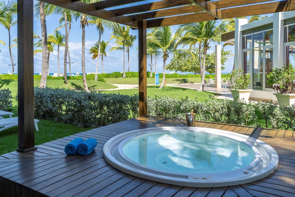 Blue Beach Punta Cana Luxury Resorts 24/47