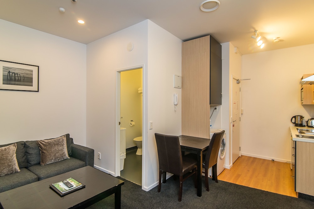 Gilmer Serviced Apartments 49/55