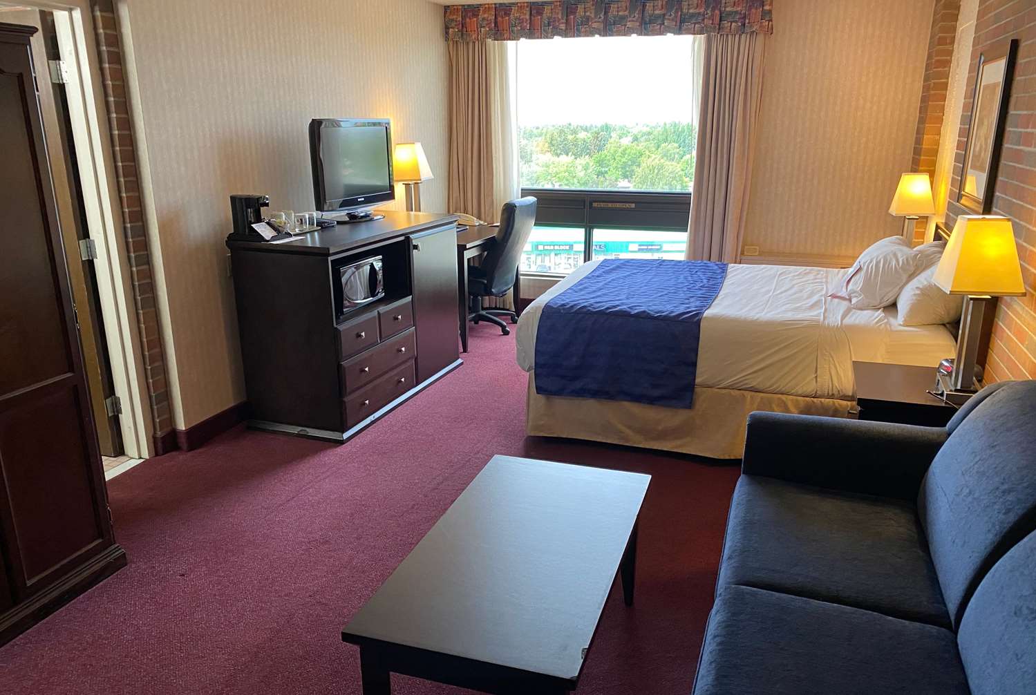 Ramada By Wyndham Lethbridge 6/19