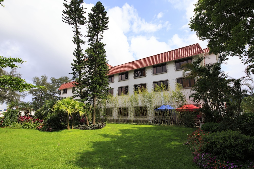 Silvermine Beach Resort 63/68