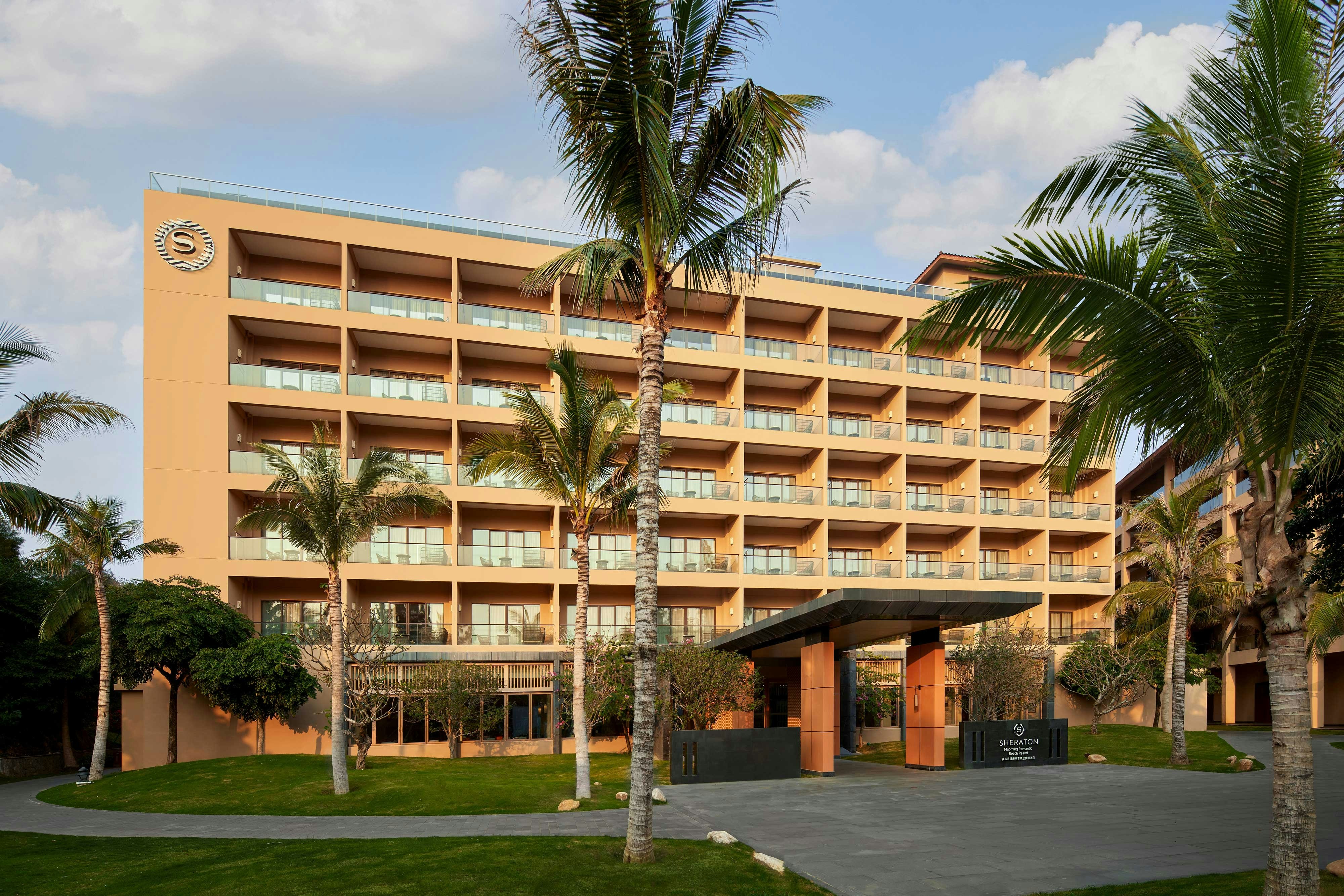 Sheraton Maoming Romantic Beach Resort 2/12