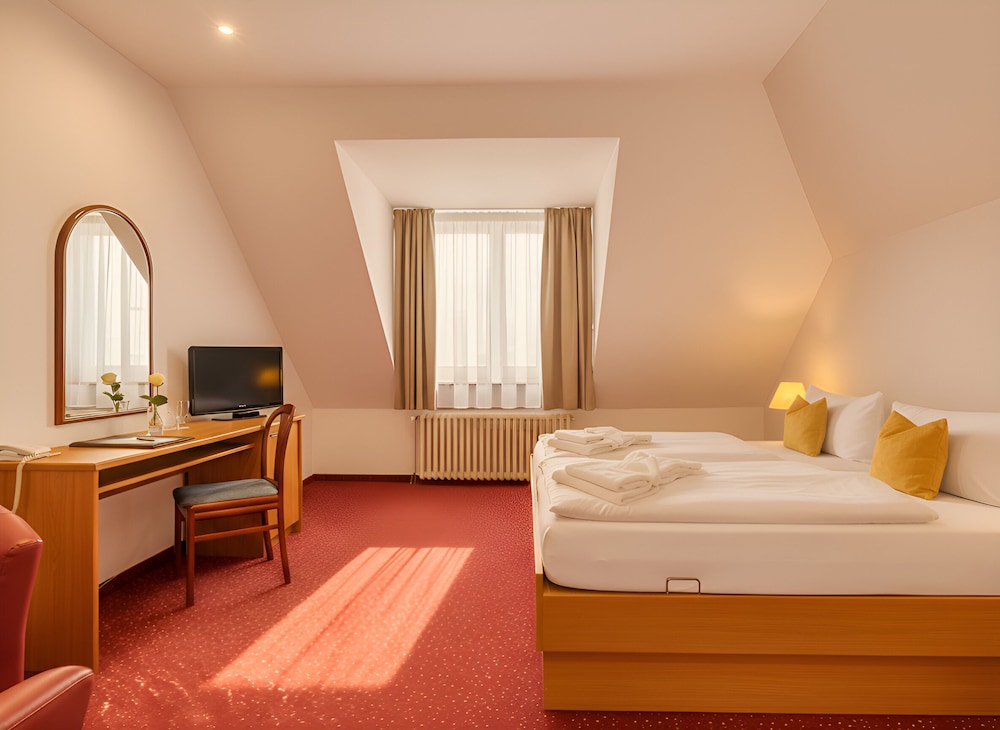 Lazensky hotel Pyramida I 43/90
