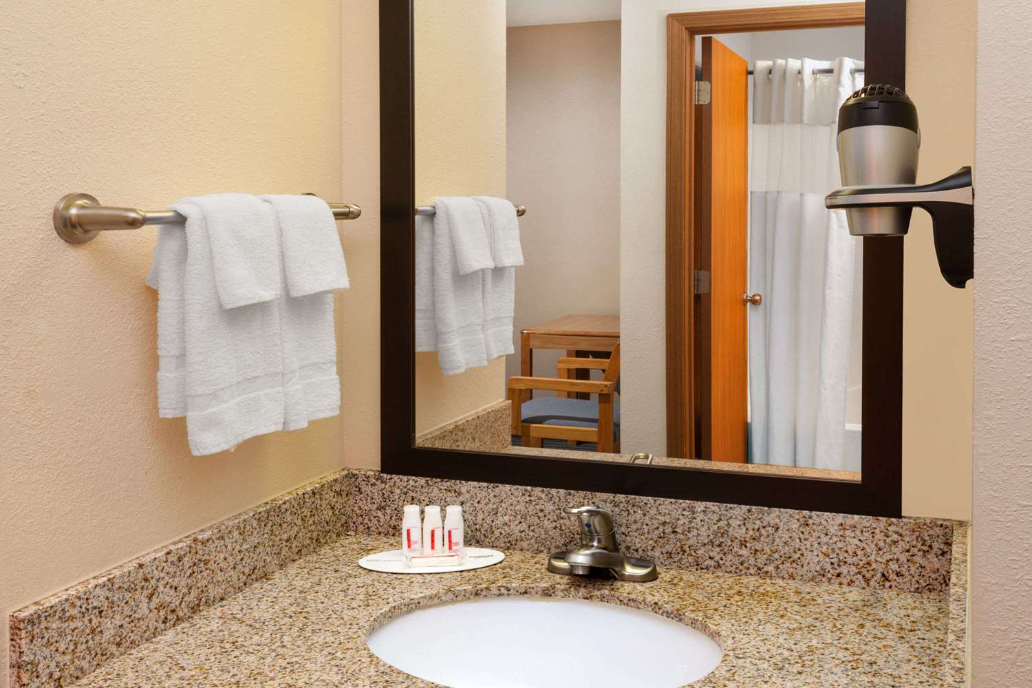 Days Inn By Wyndham Charleston 12/13