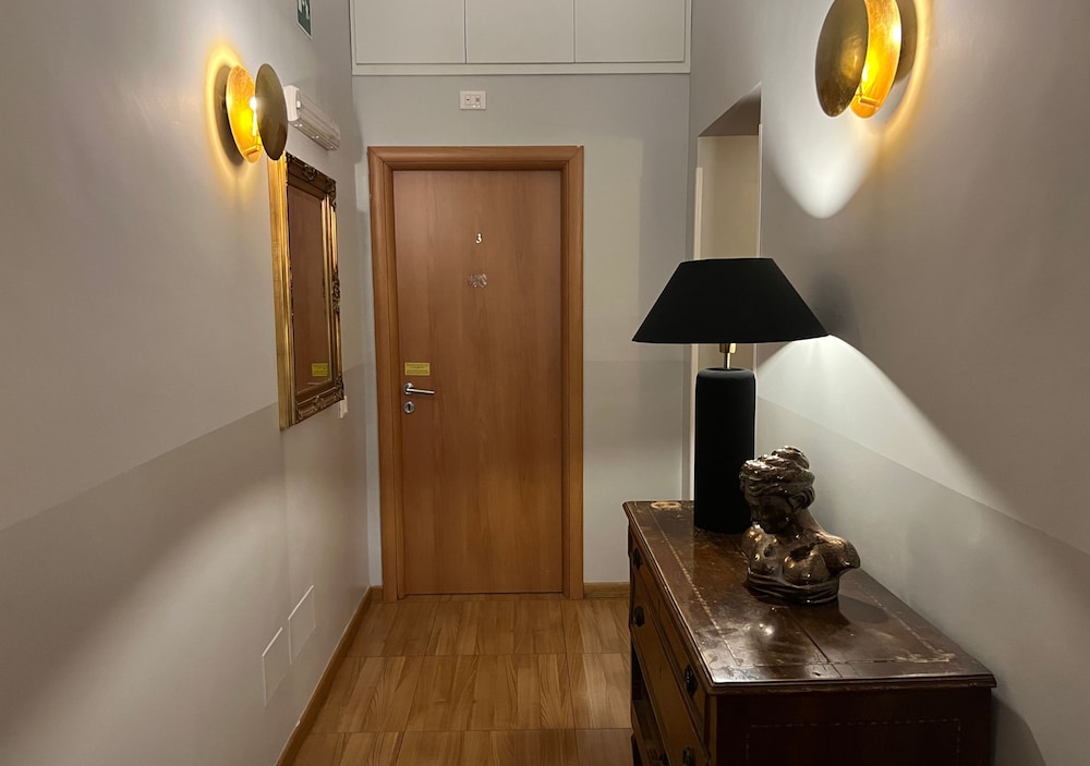 BON TON SUITE 28/49