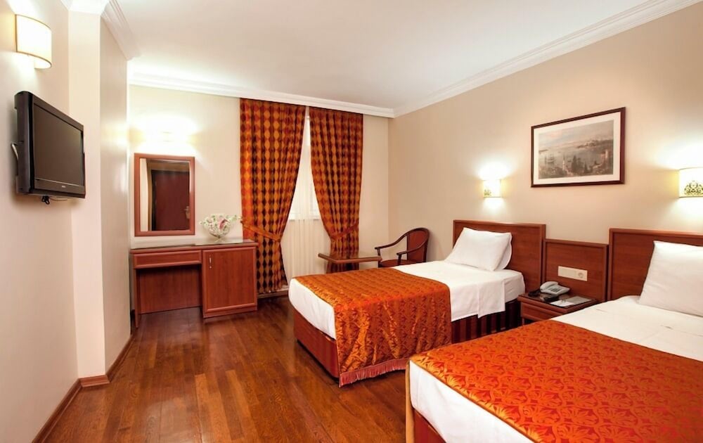 ECONOMY, DOUBLE OR TWIN BED