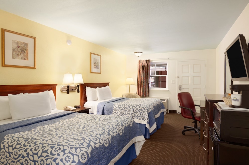Days Inn By Wyndham Austin/University/Downtown 8/32
