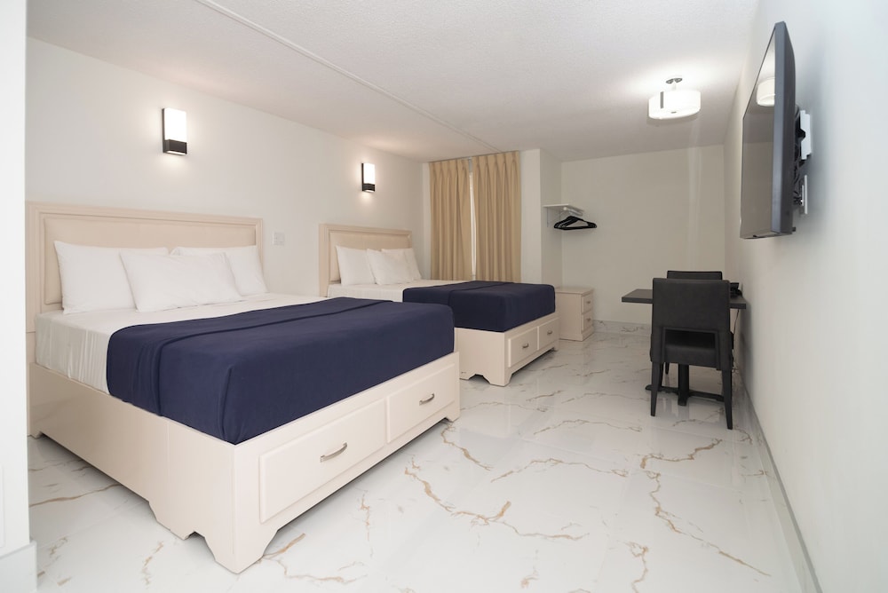 RENOVATED, SUPERIOR, 2 QUEEN BEDS