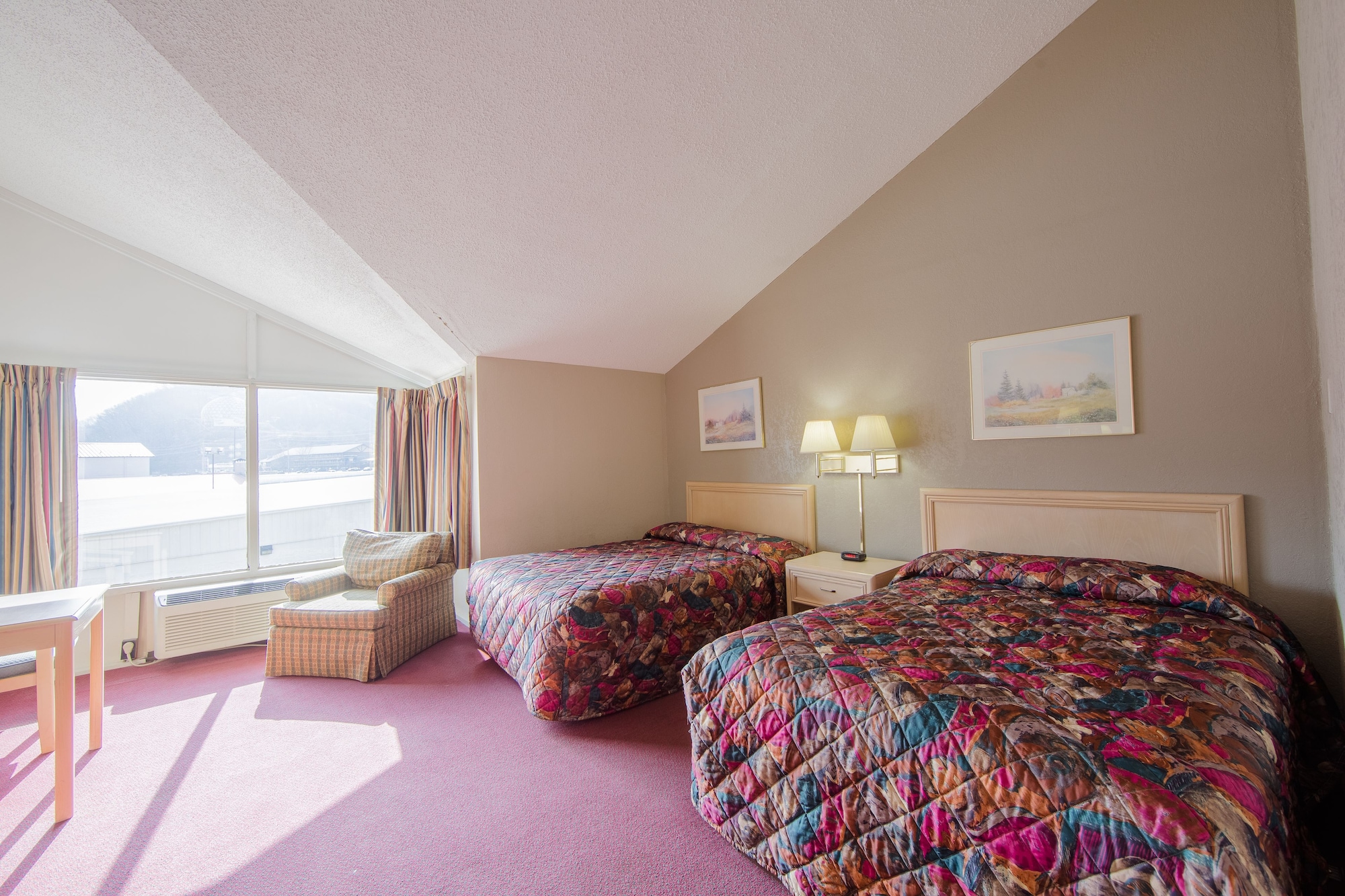 DELUXE, DOUBLE BED