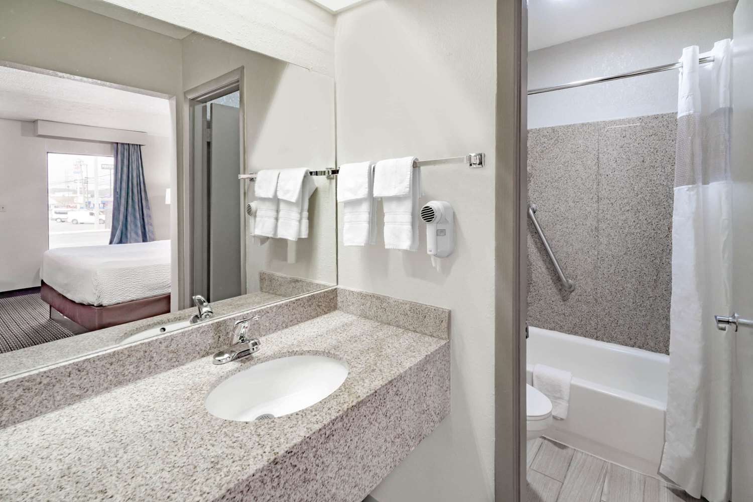 Days Inn by Wyndham Cookeville 22/24