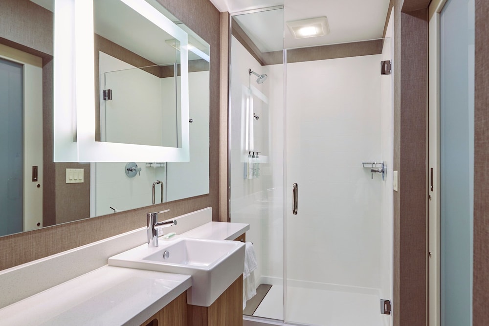 SpringHill Suites Medford Airport 24/28