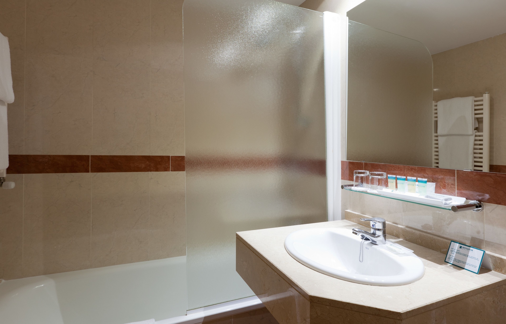 غرفة قياسية بسرير كوين، Luze Castellana Hotel 9/10