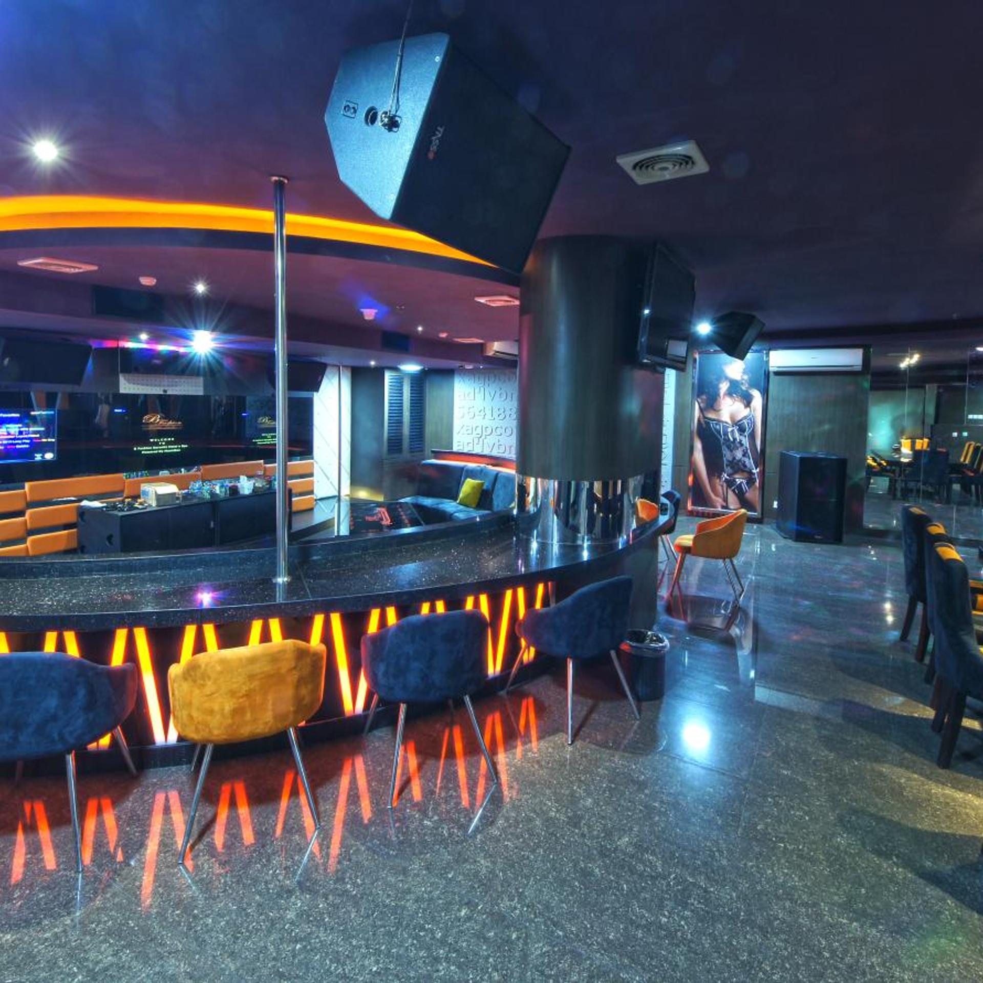 B FASHION HOTEL 38/46
