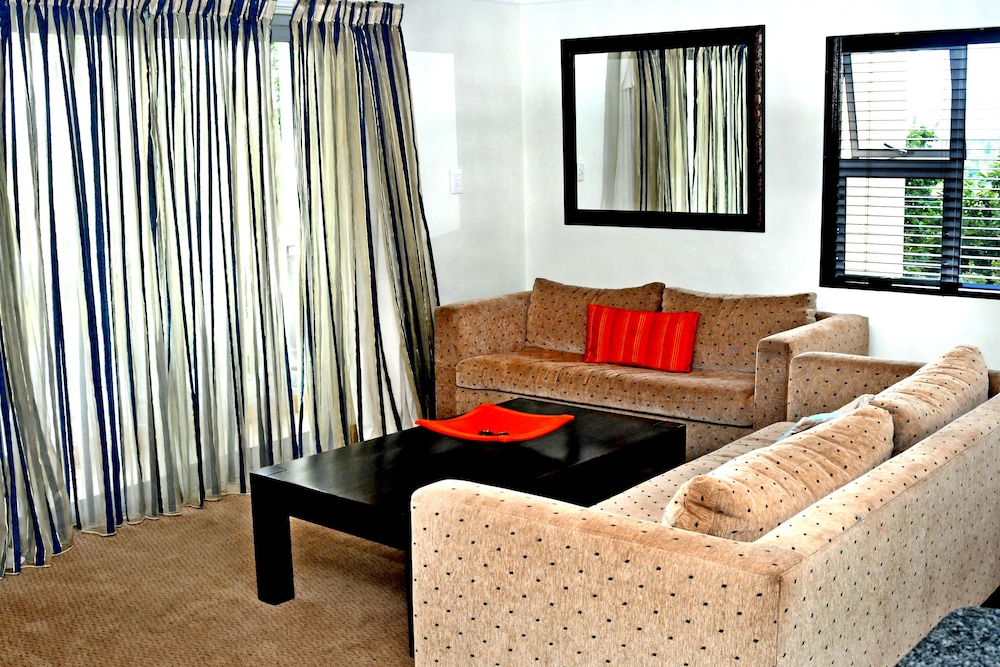 All Seasons Boutique Hotel 77/100