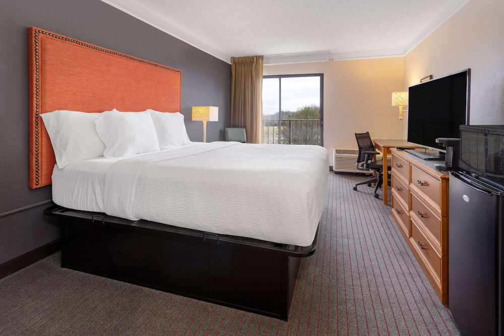 Executive, King Bed, Accessible