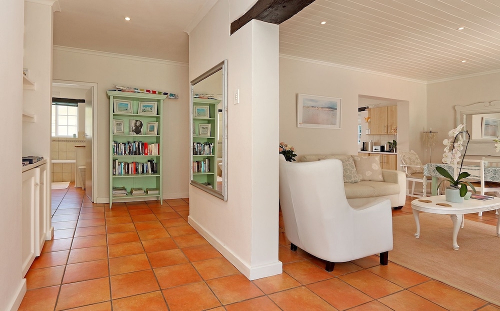 Hout Bay Beach Cottage 11/49