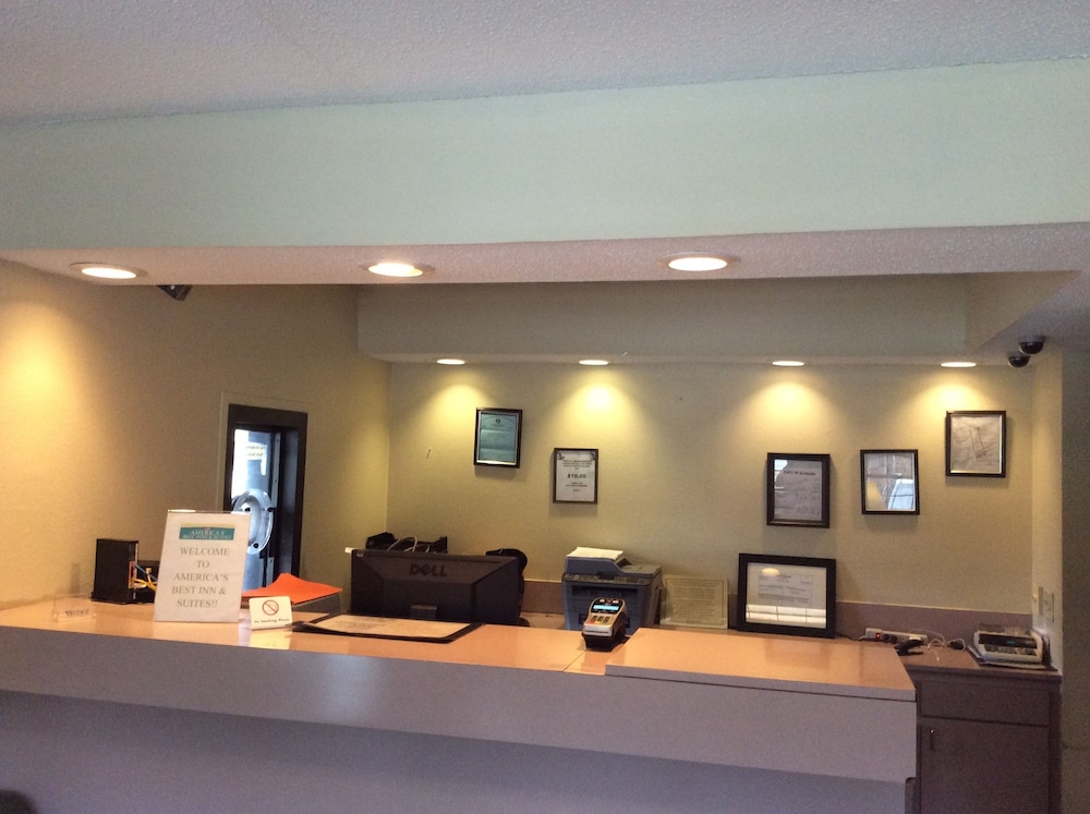 Days Inn by Wyndham York Alabama 9/32