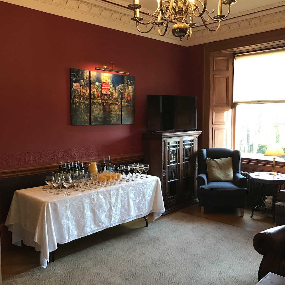 Ashtree House Hotel 6/27