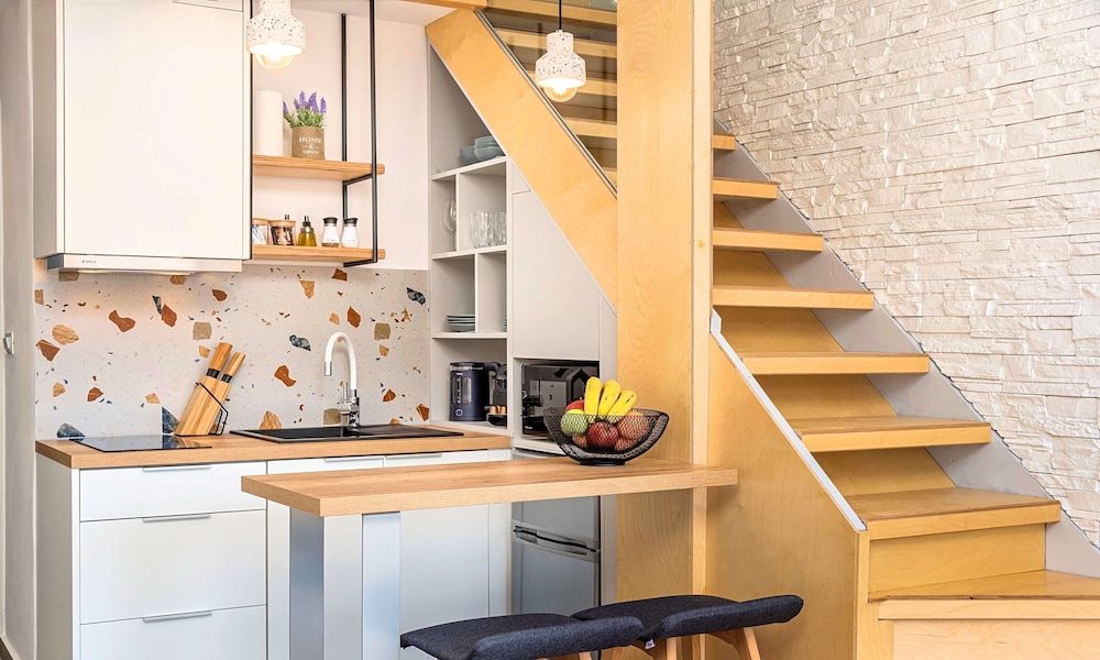 Aelia Suites 54/63