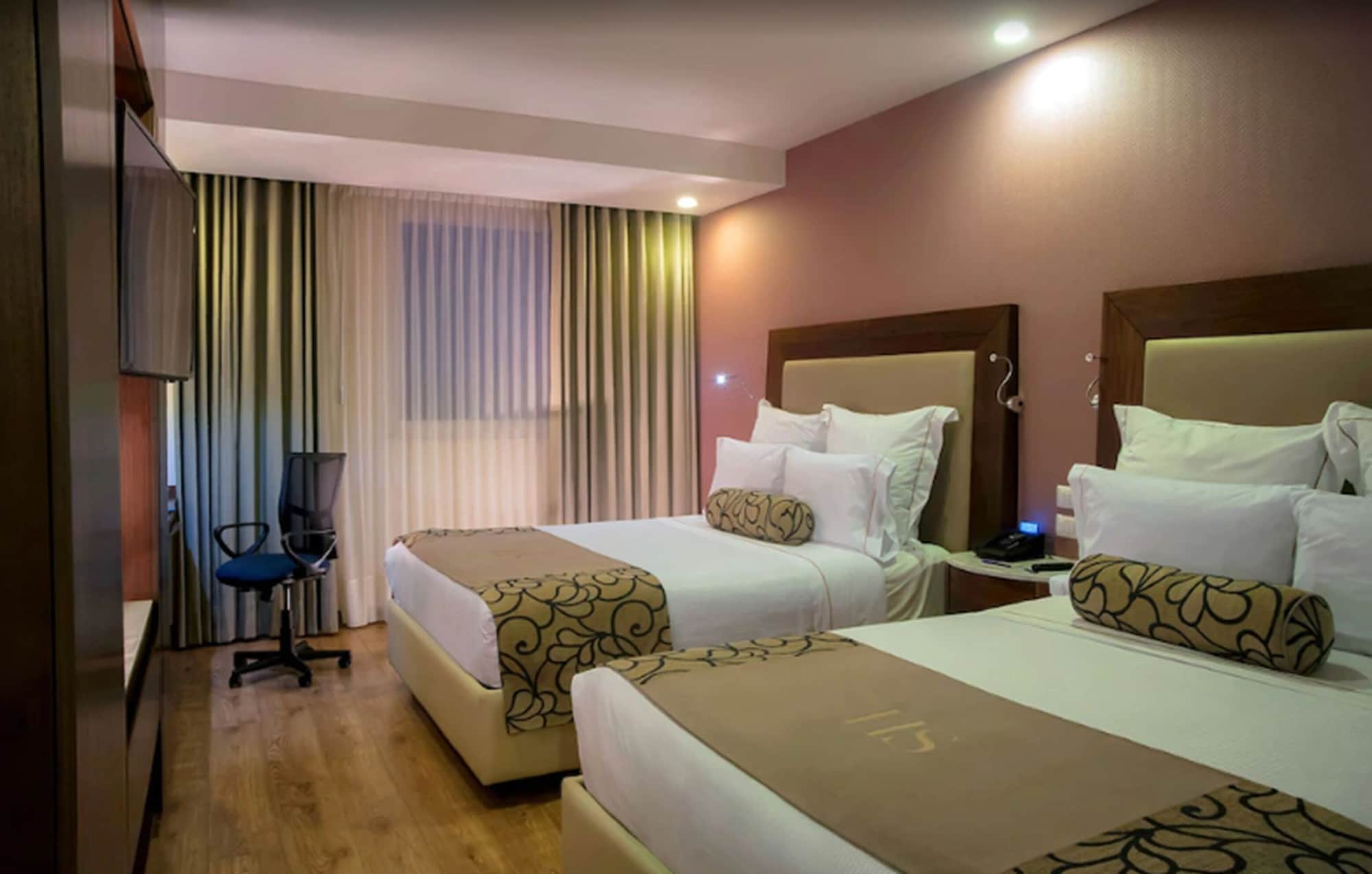 DELUXE, EXECUTIVE, 2 QUEEN BEDS