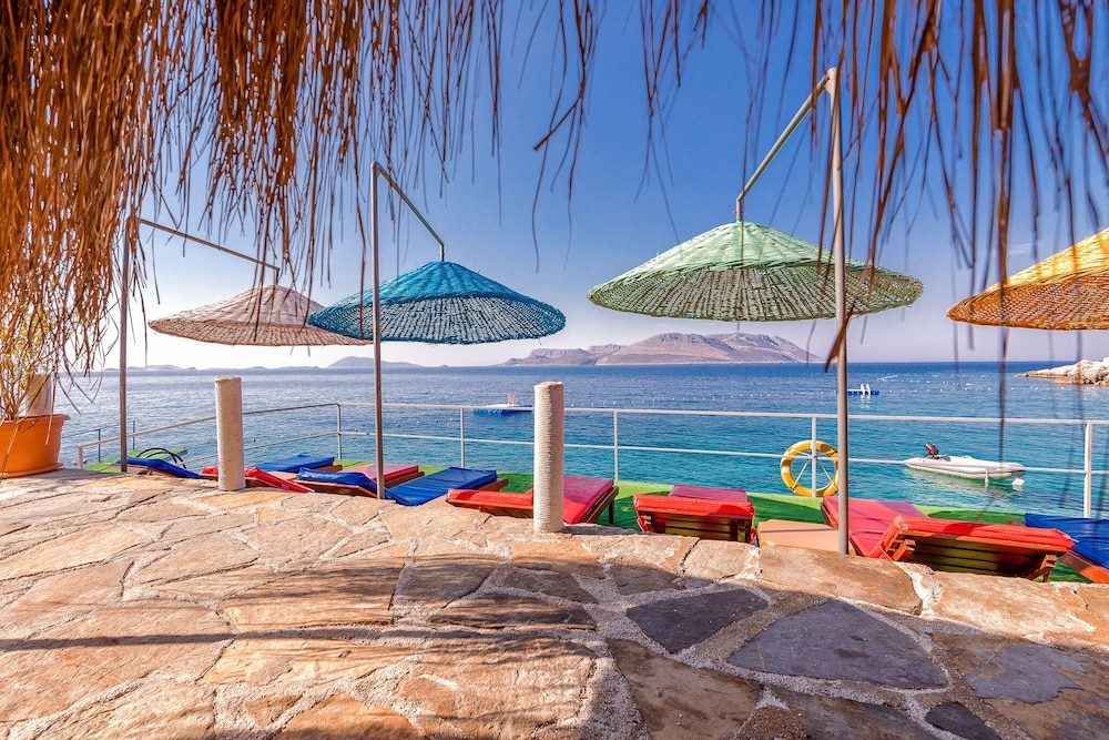Amphora Hotel 51/56