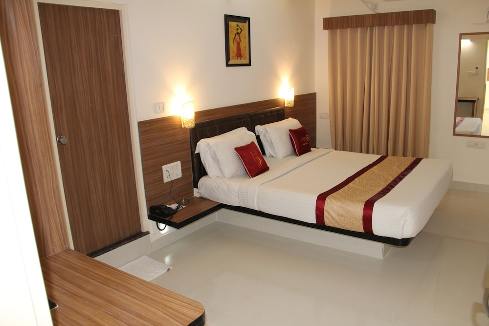 HOTEL GRAND BEE 32/50