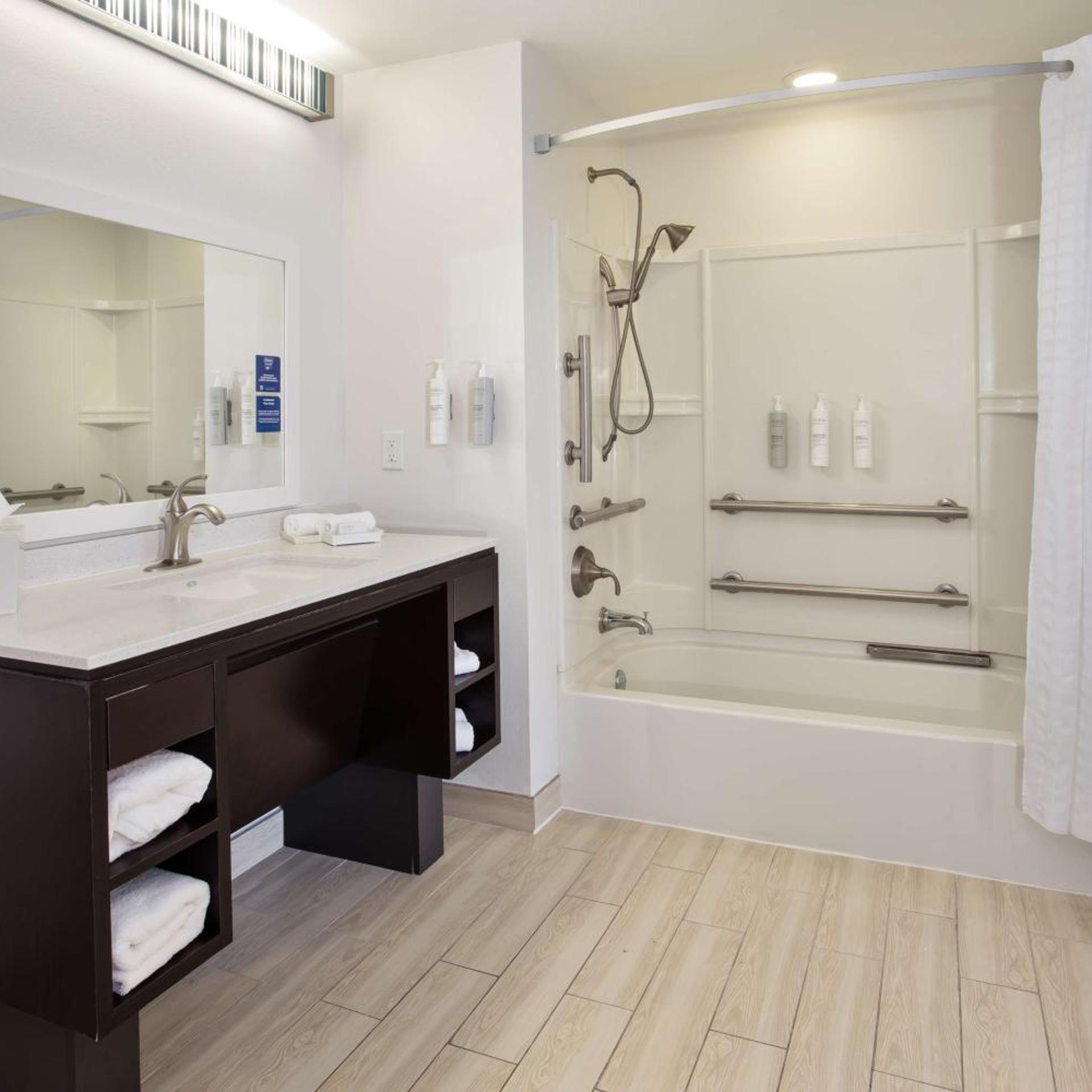 جناح بسرير كوين مع أريكة لذوي الإعاقة، Home2 Suites By Hilton Austin Cedar Park Tx 6/8