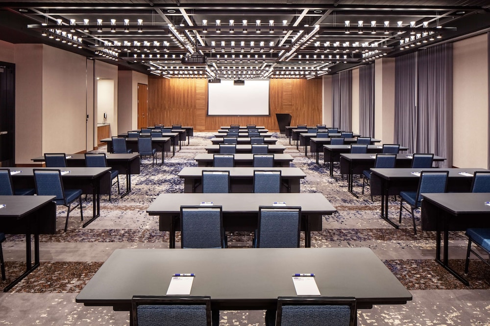 Hampton Inn Boston Seaport District 52/64