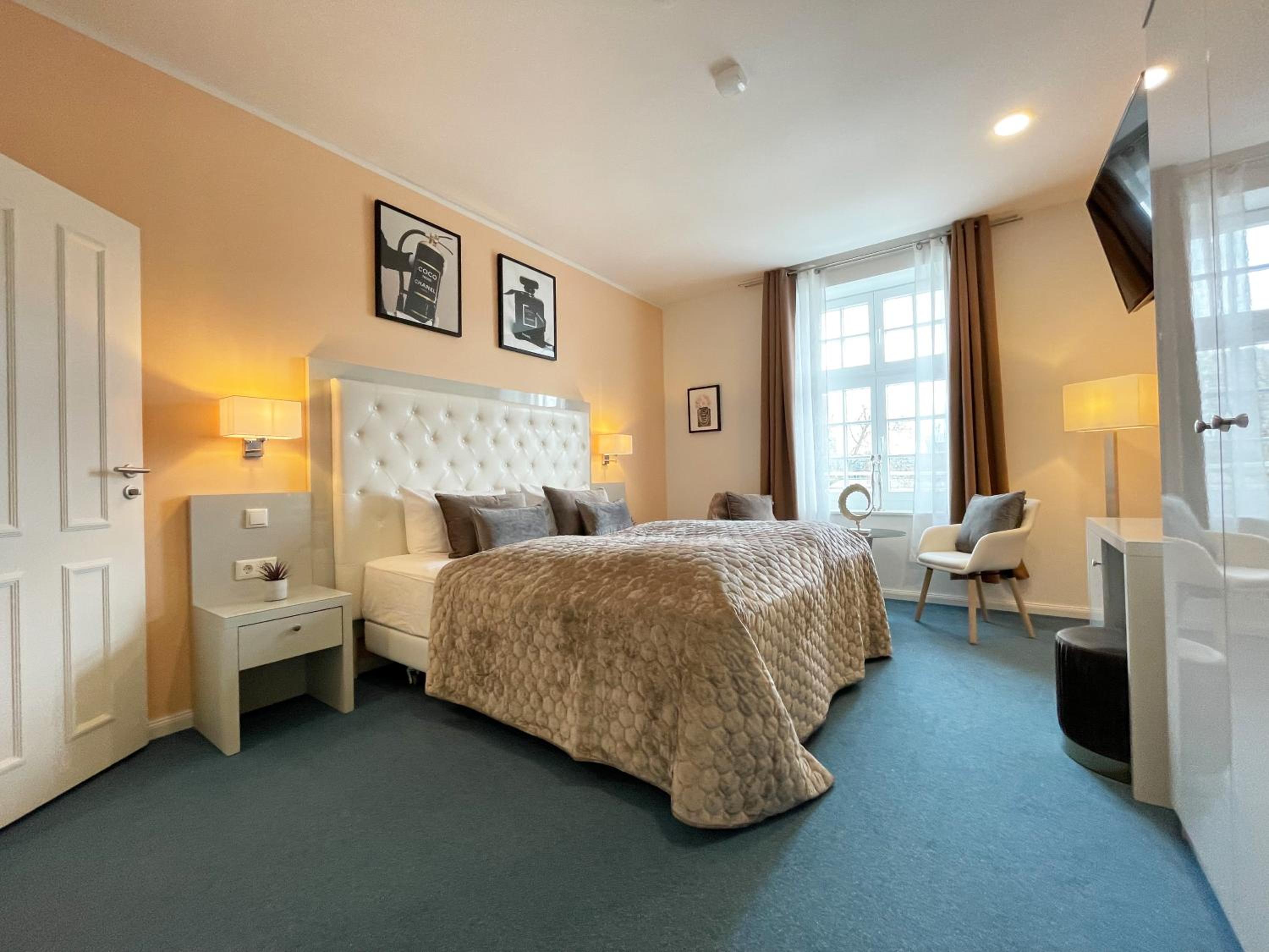 غرفة كبيرة بسرير مزدوج بإطلالة على النهر، Rhein Hotel St.Martin 6/10