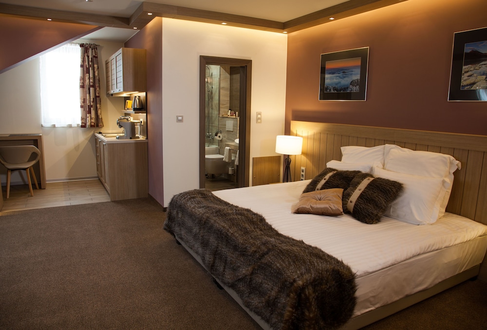 Hotel Amira 7/50