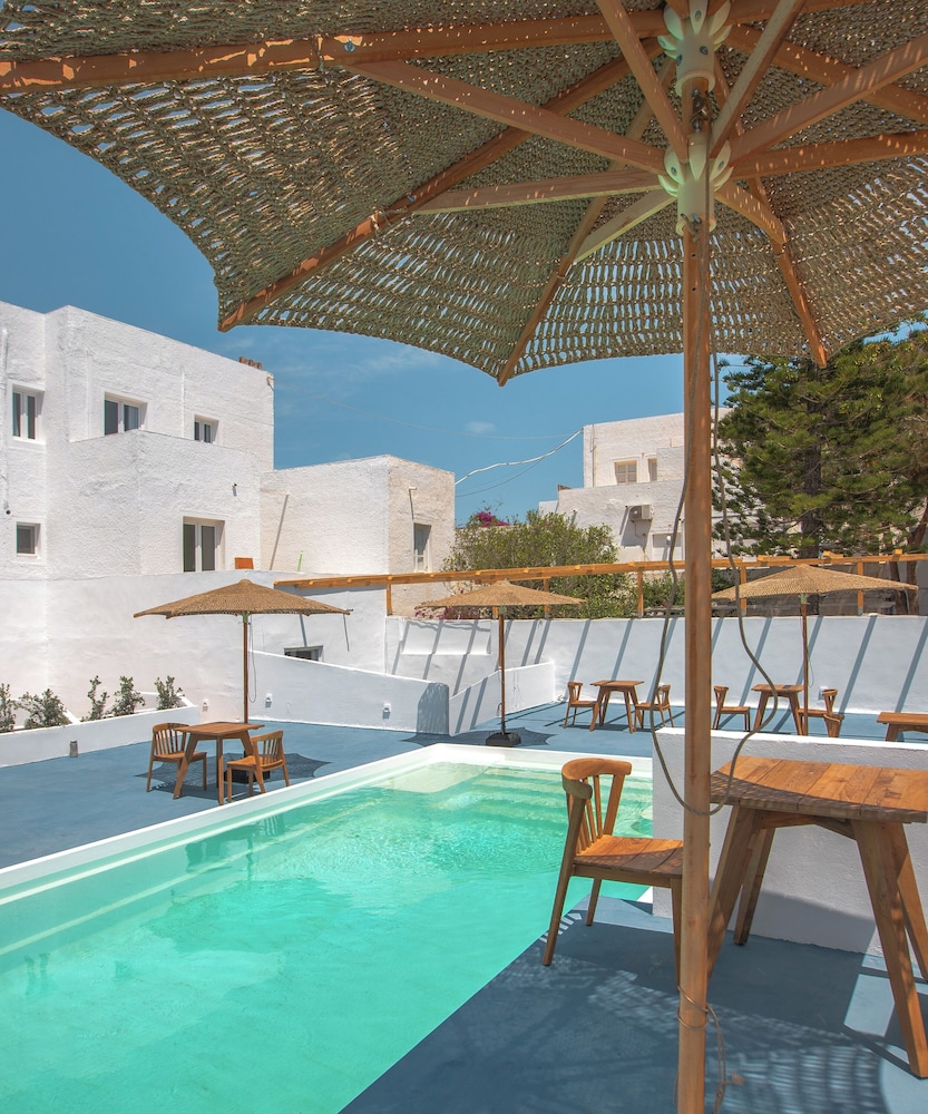 Voca Hotel & Suites 36/40