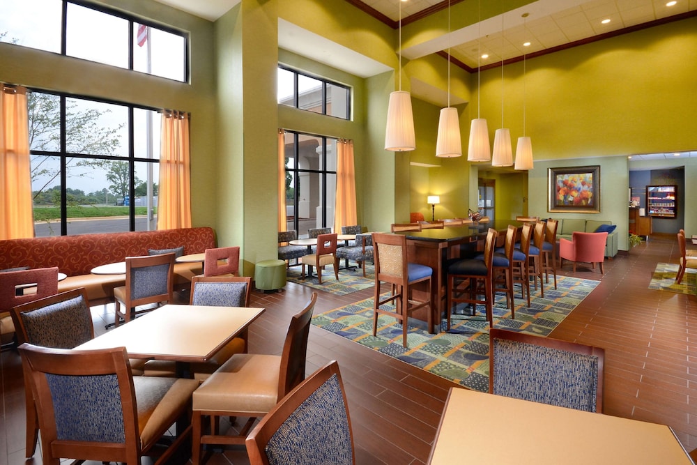 Hampton Inn Suites Lynchburg 26/37