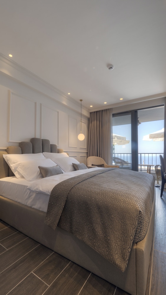 Vivid Blue Serenity Resort (Adult Only) 13/76