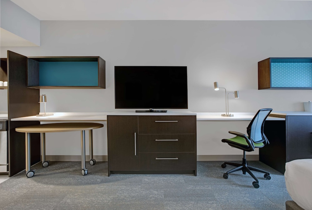 Home2 Suites by Hilton Milwaukee Downtown, WI 43/48