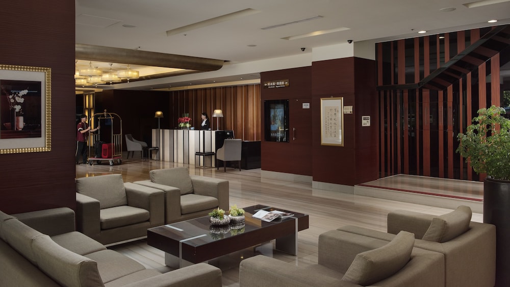 Urban Hotel 33 53/69