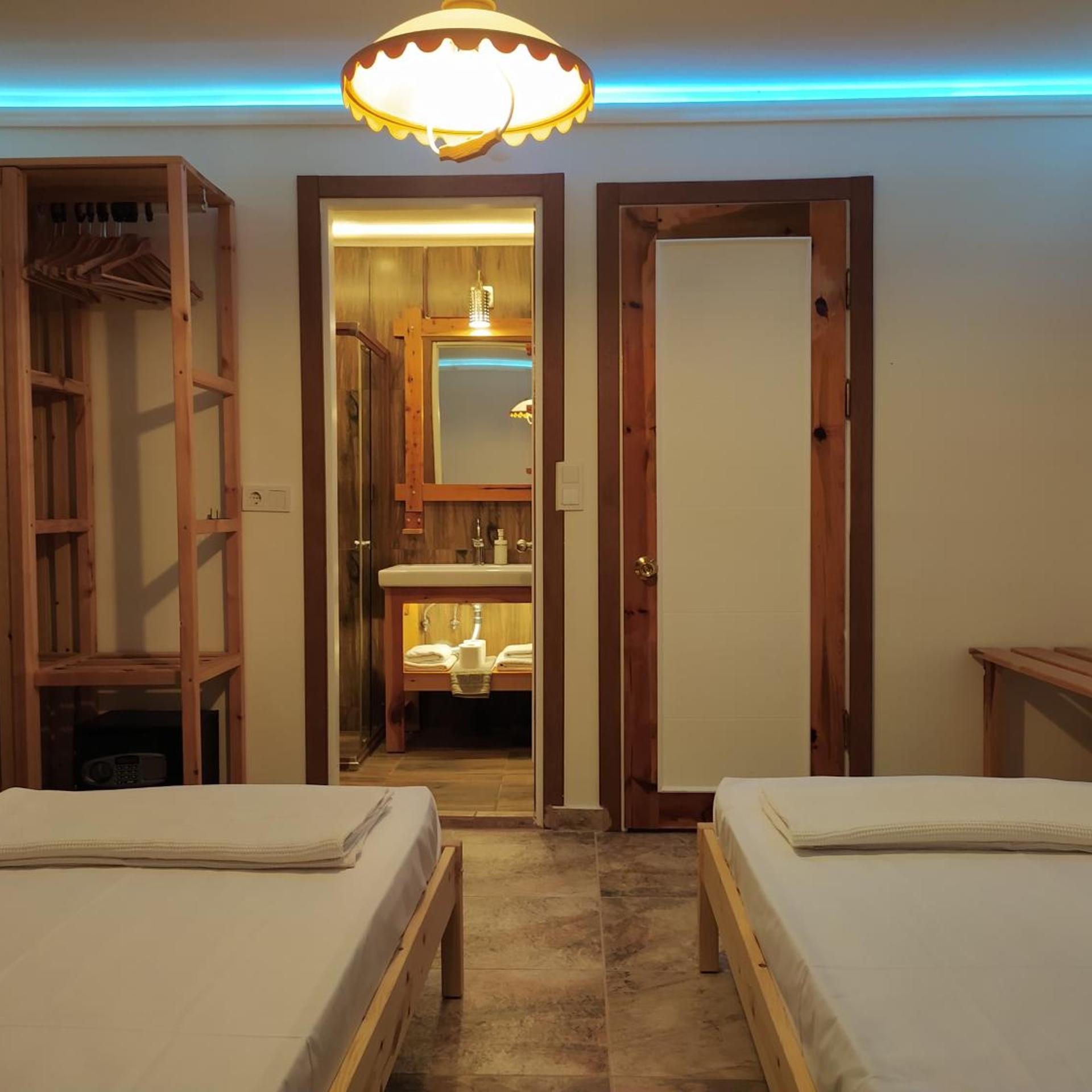 Chimera Pia Hotel 11/50