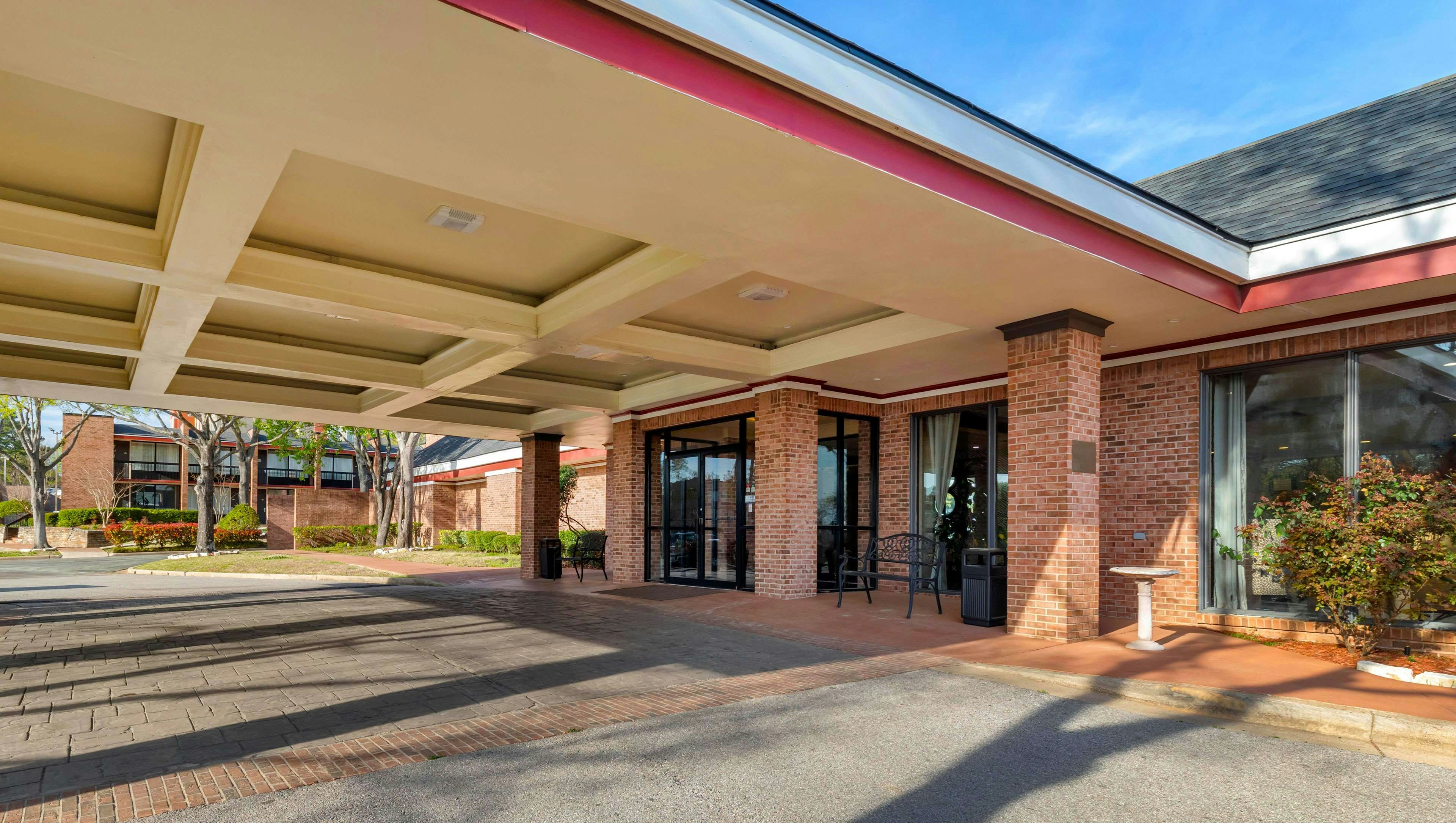 Magnuson Grand Hotel and Conference Center Tyler 51/59