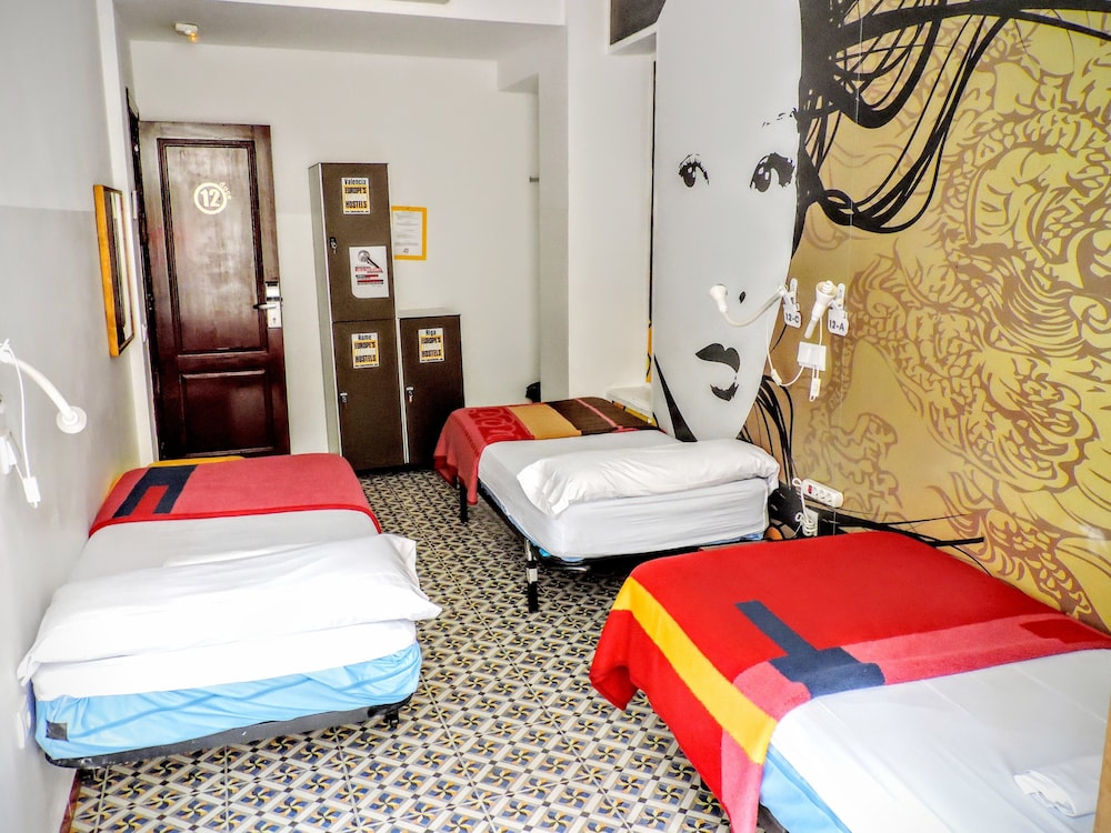 Home Youth Hostel 13/73