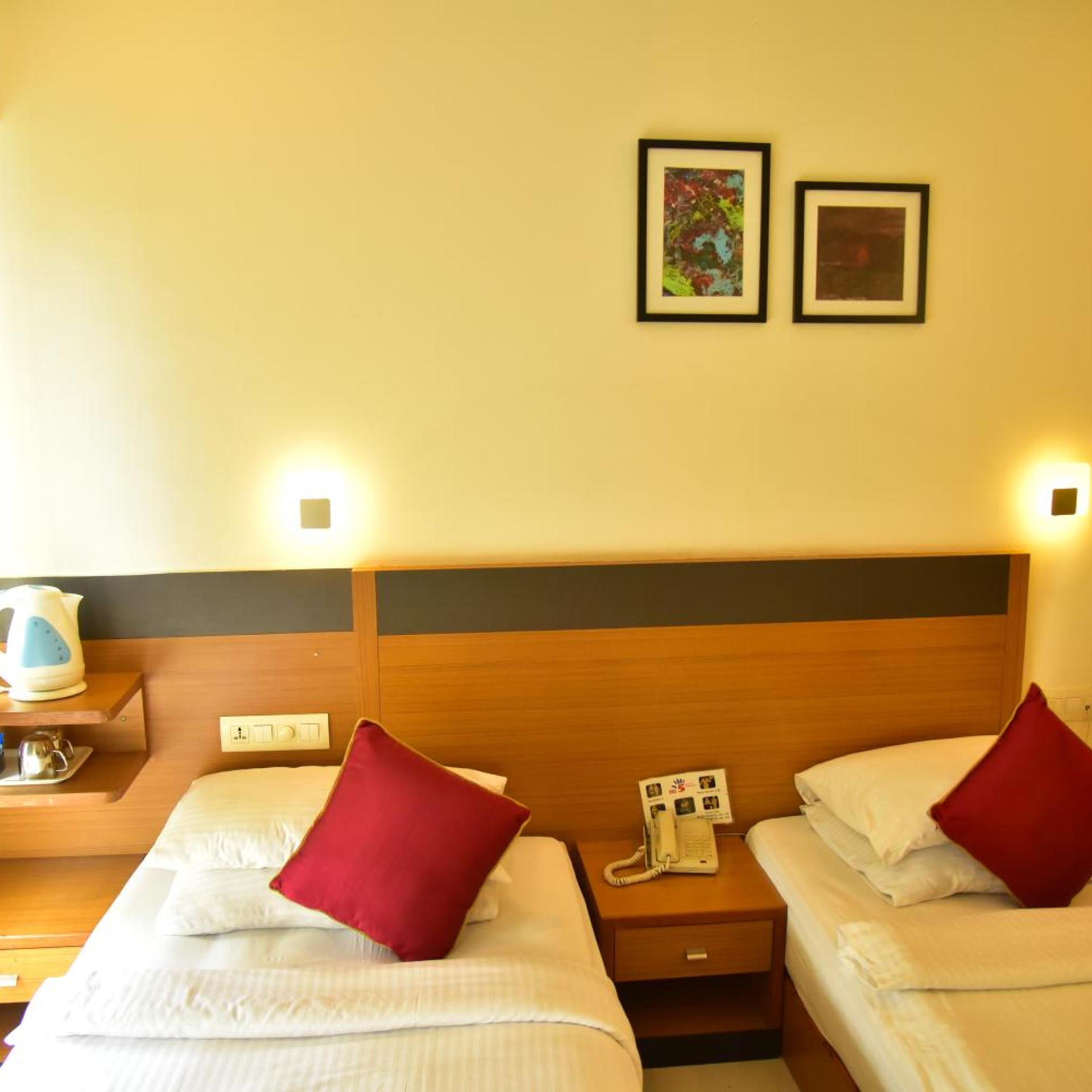 Hi 5 Hotel And Experience 19/39