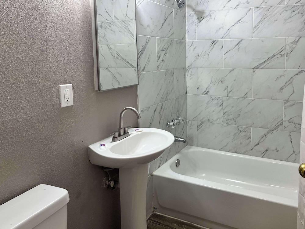 Motel6 Las Vegas, NV - Downtown Fremont St 30/31