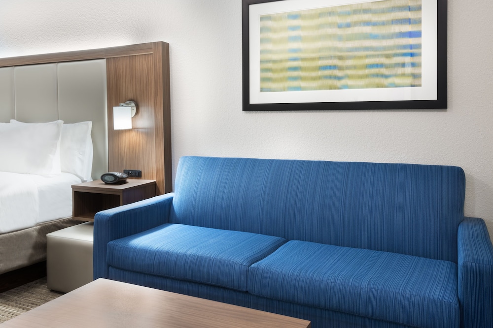 Holiday Inn Express And Suites Columbus Airport East 32/46