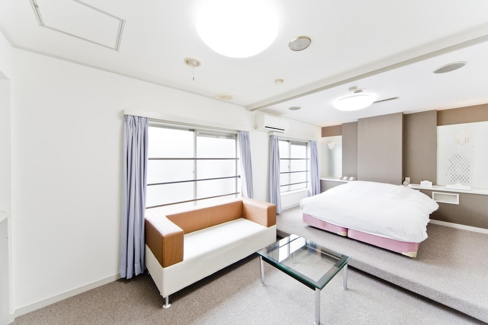 Shinjuku East Hotel 9/17
