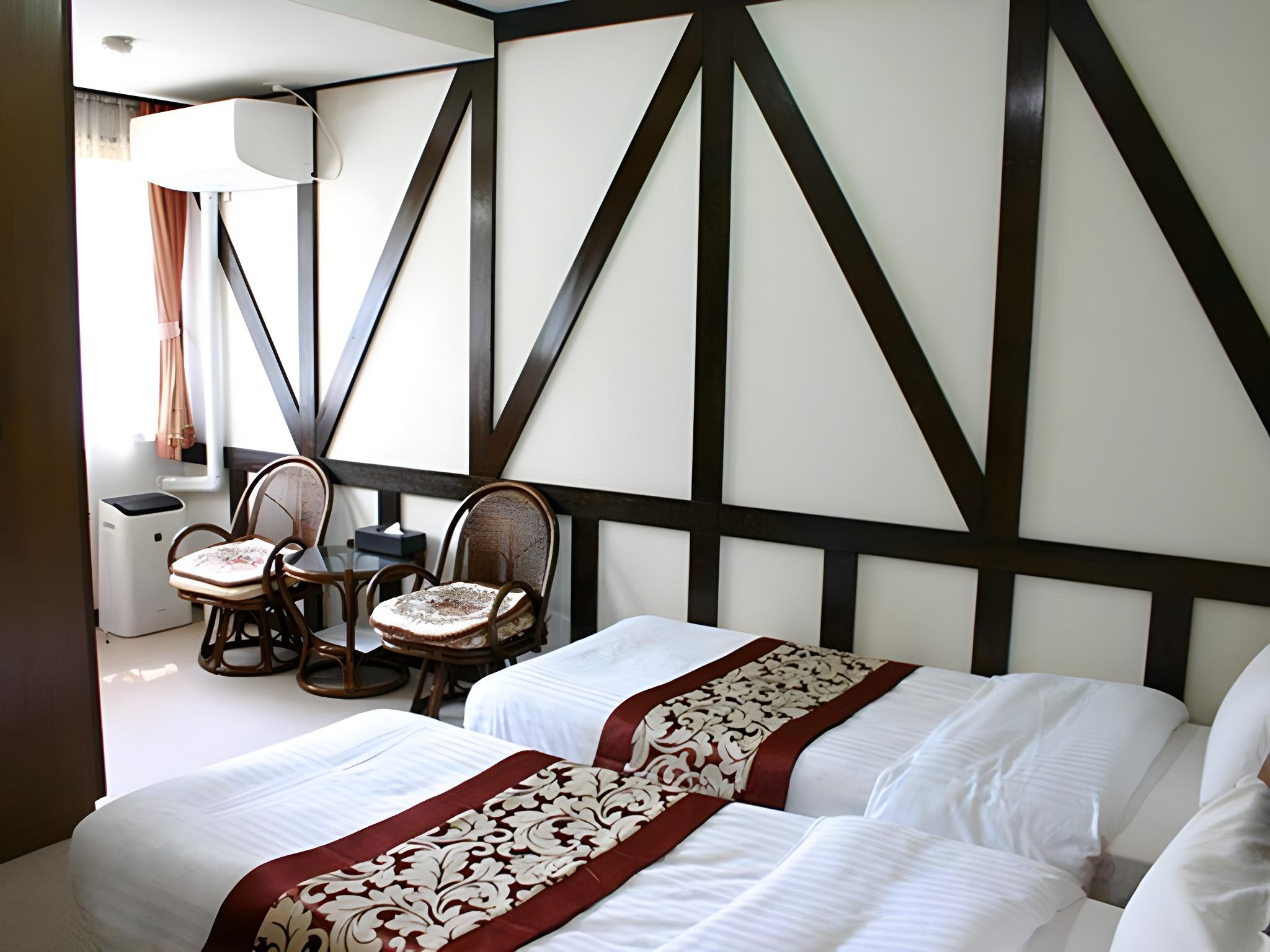 Connecting, Standard, Twin Beds, Mountain View, Main Building