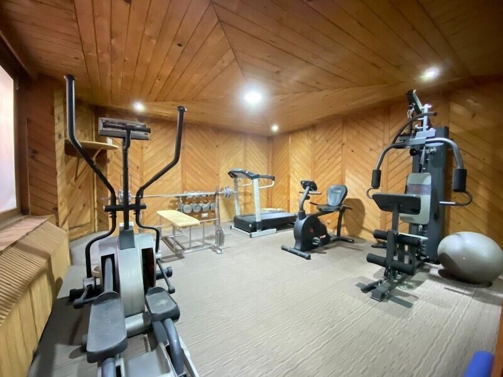 PAHALGAM HOTEL 27/39
