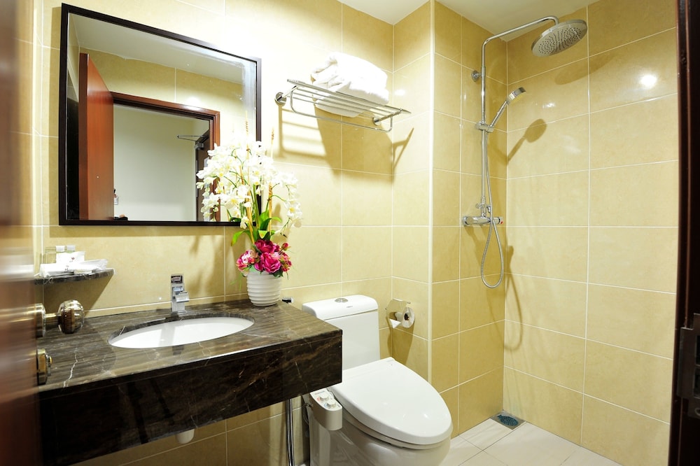 Hallmark Regency Hotel 24/27