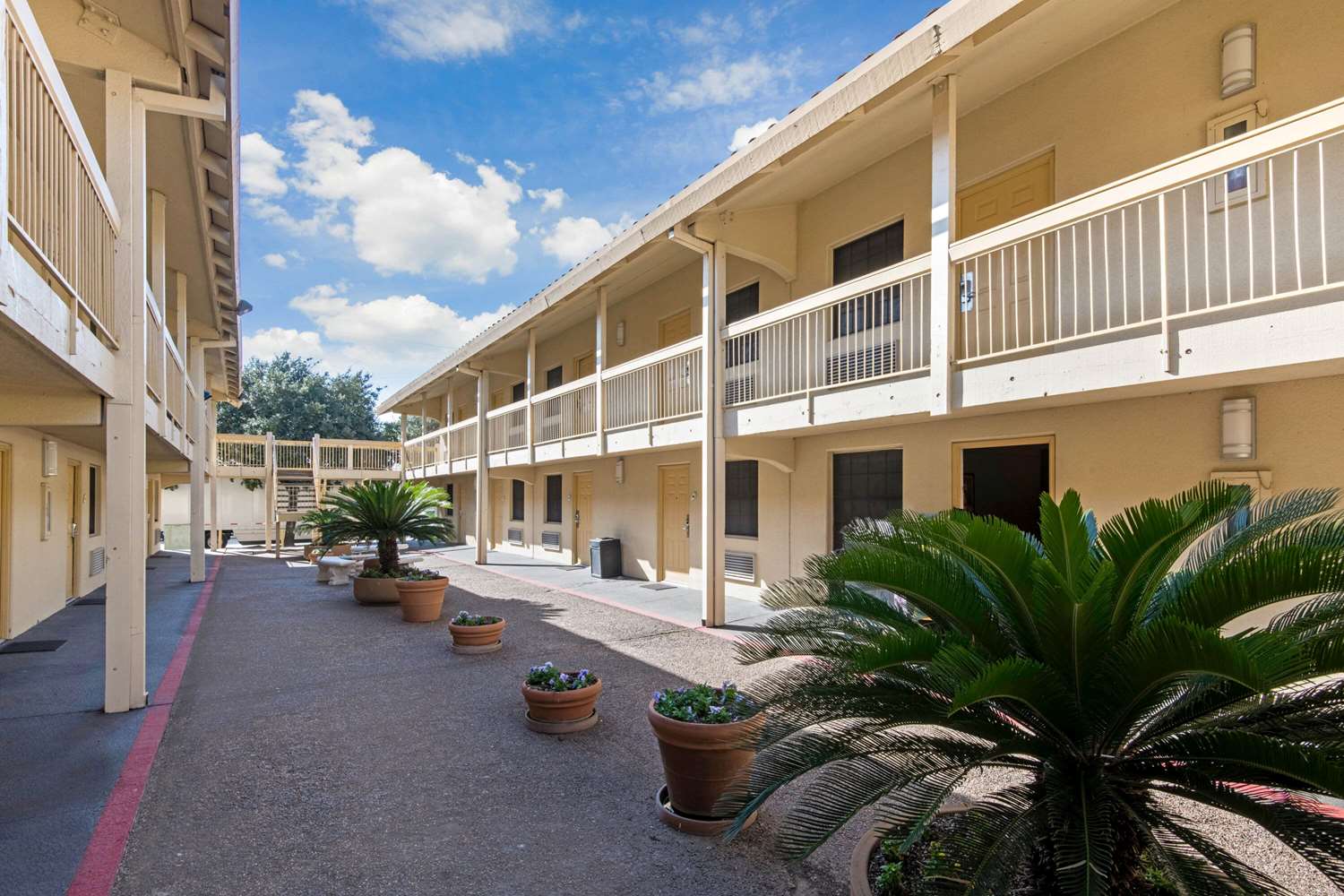 La Quinta Inn San Antonio I 35 N At Rittiman Road 41/46