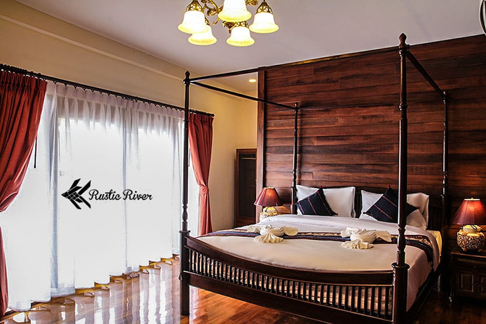 Rustic River Boutique 20/72